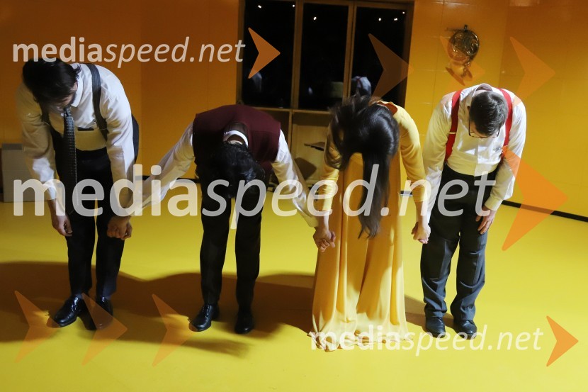  Blaž Dolenc, igralec;  Žan Koprivnik, igralec;  Minca Lorenci, igralka;  Gregor Podričnik, igralecPošta, premiera absurdno tragične komedije v SNG Maribor