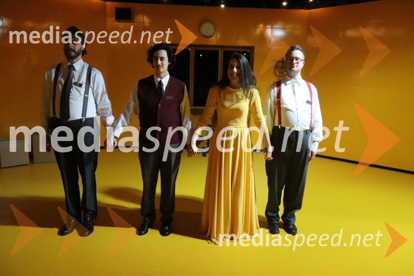  Blaž Dolenc, igralec;  Žan Koprivnik, igralec;  Minca Lorenci, igralka;  Gregor Podričnik, igralecPošta, premiera absurdno tragične komedije v SNG Maribor