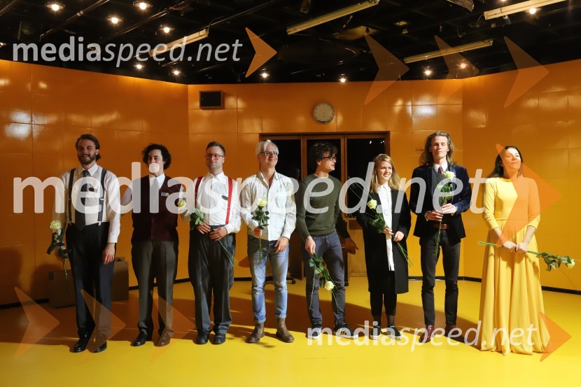  Blaž Dolenc, igralec;  Žan Koprivnik, igralec;  Gregor Podričnik, igralec;  Rok Vilčnik, pesnik, dramatik, glasbenik;  ... ;  ... ;  ... ;  Minca Lorenci, igralkaPošta, premiera absurdno tragične komedije v SNG Maribor