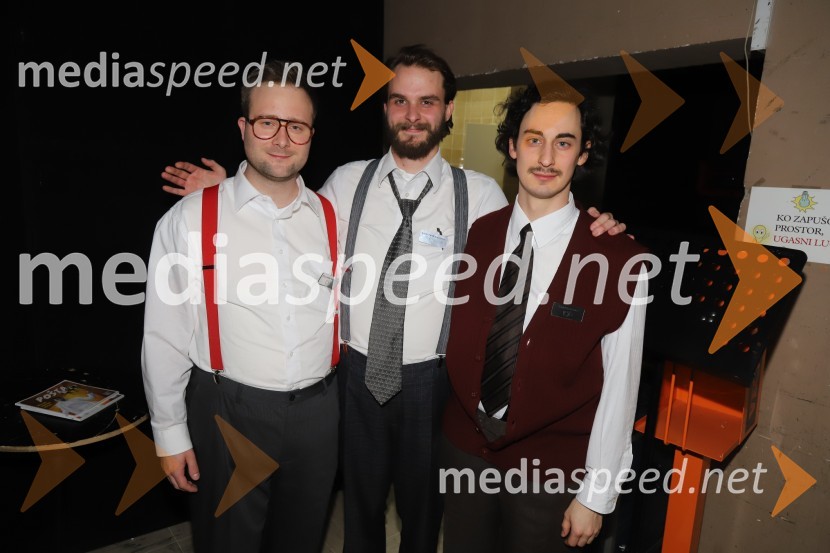  Gregor Podričnik, igralec;  Blaž Dolenc, igralec;  Žan Koprivnik, igralecPošta, premiera absurdno tragične komedije v SNG Maribor