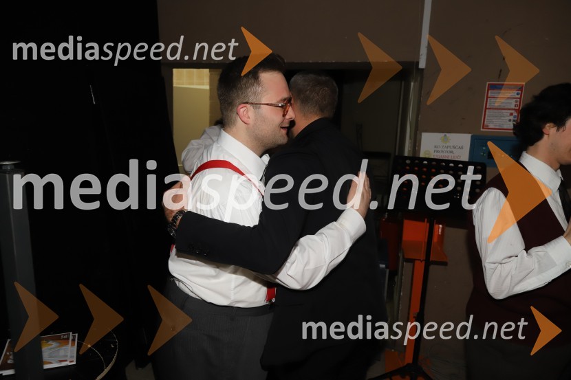  Gregor Podričnik, igralec;  ... Pošta, premiera absurdno tragične komedije v SNG Maribor