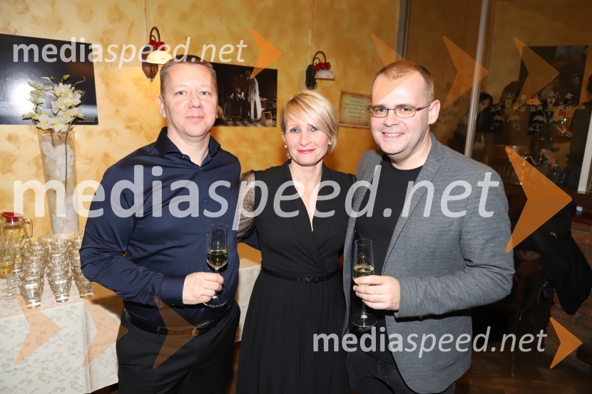  Matjaž Partlič, SNG Maribor;  Anja  Žižek, marketing SNG Maribor;  Alan Kavčič, predstavnik za odnose z javnostmi SNG MariborPošta, premiera absurdno tragične komedije v SNG Maribor