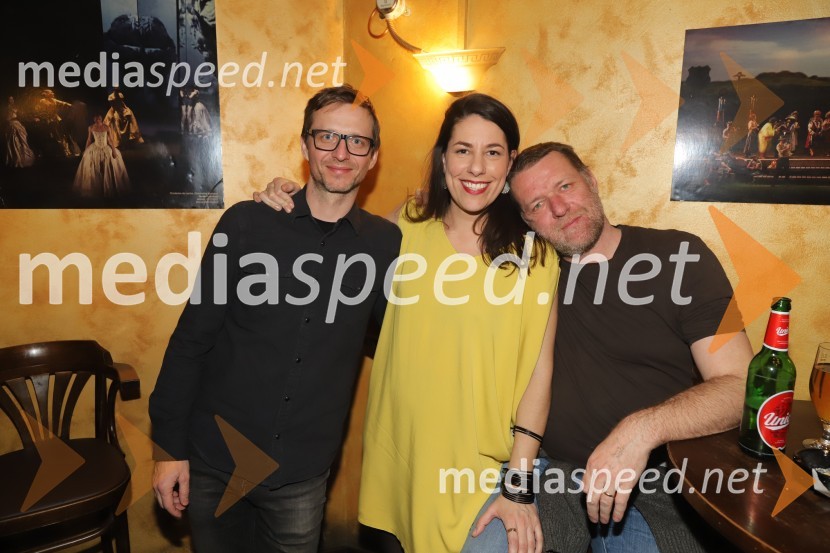 Dr. Samo Granda;  Minca Lorenci, igralka;  Jernej Lorenci, gledališki režiserPošta, premiera absurdno tragične komedije v SNG Maribor