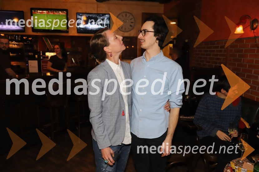  Nataša Matjašec Rošker, igralka;  Žan Koprivnik, pianistPošta, premiera absurdno tragične komedije v SNG Maribor