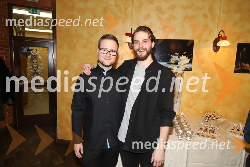  Gregor Podričnik, igralec;  Blaž Dolenc, igralecPošta, premiera absurdno tragične komedije v SNG Maribor