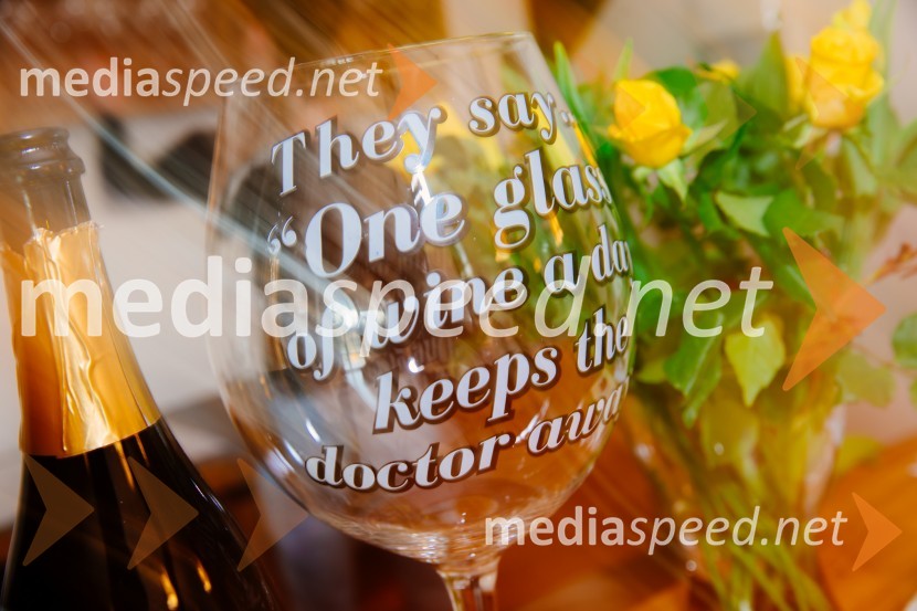 5. Tradicionalna Smolčkova trgatev naravno sušenega grozdja za vino Steyer