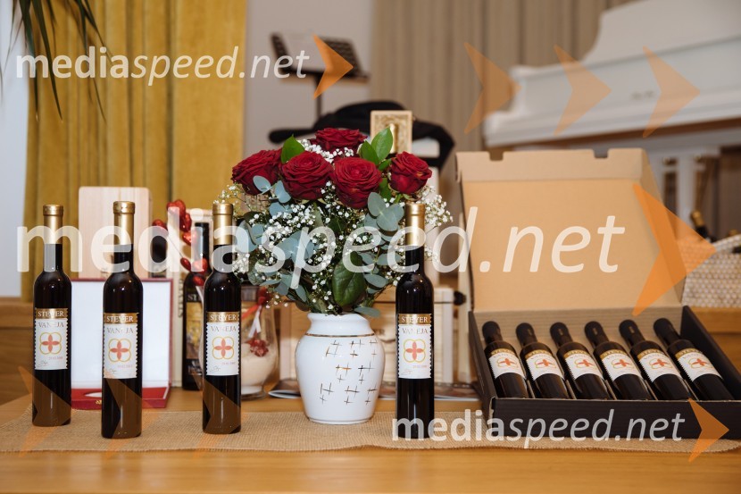 5. Tradicionalna Smolčkova trgatev naravno sušenega grozdja za vino Steyer