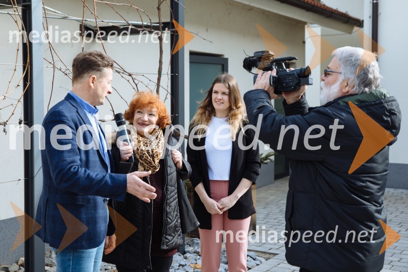  Danilo Steyer,   vinar, Steyer Vina; vinski vitez, predsednik Vinske reprezentance Slovenije;  ... ;  Vaneja Steyer, Steyer Vina;  ... 5. Tradicionalna Smolčkova trgatev naravno sušenega grozdja za vino Steyer