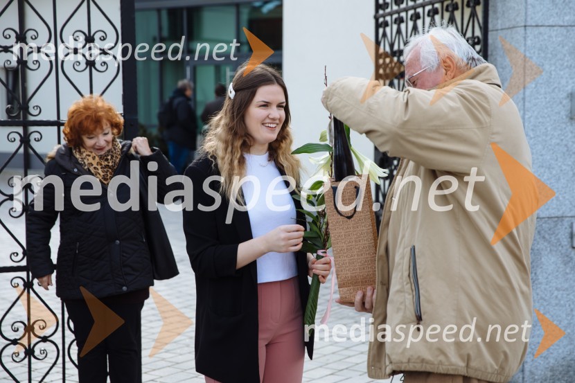  ... ;  Vaneja Steyer, Steyer Vina;  ... 5. Tradicionalna Smolčkova trgatev naravno sušenega grozdja za vino Steyer