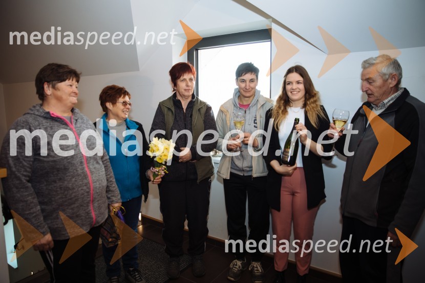  ... ;  ... ;  ... ;  ... ;  Vaneja Steyer, Steyer Vina;  ... 5. Tradicionalna Smolčkova trgatev naravno sušenega grozdja za vino Steyer