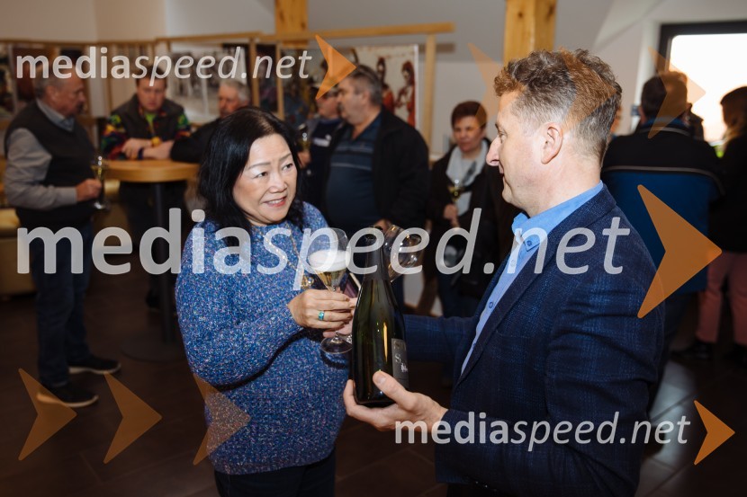  Yukio Mori, Zaria;  Danilo Steyer,   vinar, Steyer Vina; vinski vitez, predsednik Vinske reprezentance Slovenije5. Tradicionalna Smolčkova trgatev naravno sušenega grozdja za vino Steyer