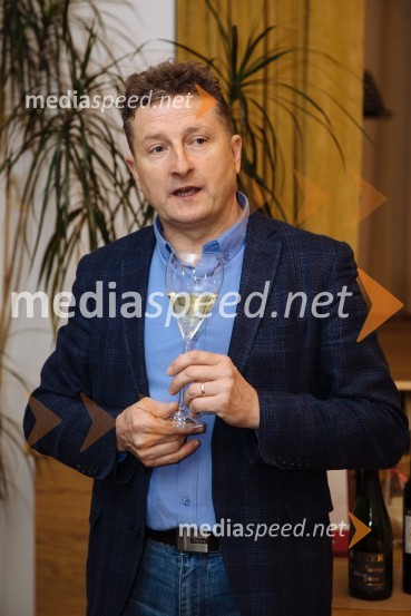  Danilo Steyer,   vinar, Steyer Vina; vinski vitez, predsednik Vinske reprezentance Slovenije5. Tradicionalna Smolčkova trgatev naravno sušenega grozdja za vino Steyer