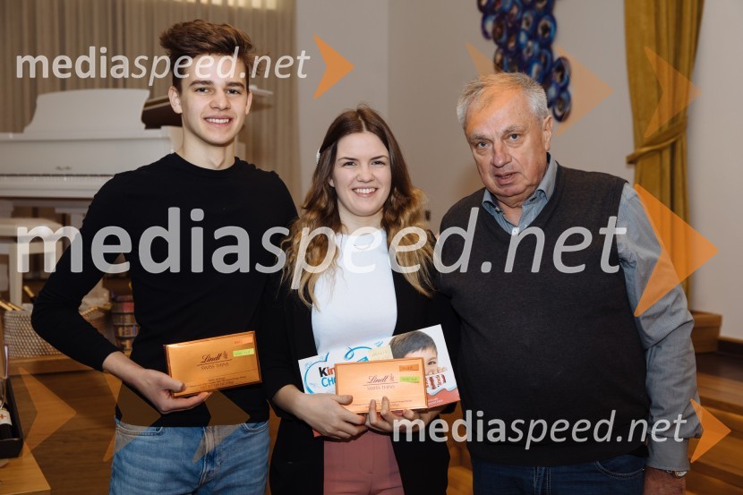  Mark Steyer, Steyer Vina;  Vaneja Steyer, Steyer Vina;  Dušan  Zagorc5. Tradicionalna Smolčkova trgatev naravno sušenega grozdja za vino Steyer