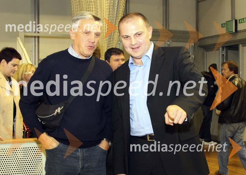 Peter Vilfan, podpredsednik Union Olimpije in televizijski komentator in Dušan Mitič, predsednik OlimpijeKošarka: Olimpija - Maccabi Tel Aviv