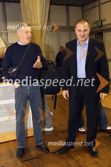 Peter Vilfan, podpredsednik Union Olimpije in televizijski komentator in Dušan Mitič, predsednik OlimpijeKošarka: Olimpija - Maccabi Tel Aviv