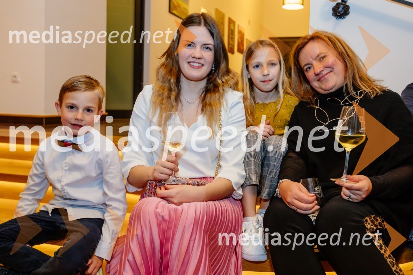  ... ;  Vaneja Steyer, Steyer Vina;  ... ;  ... Kruh in vino, Tomaž Kavčič in Petar Grašo na posestvu Steyer