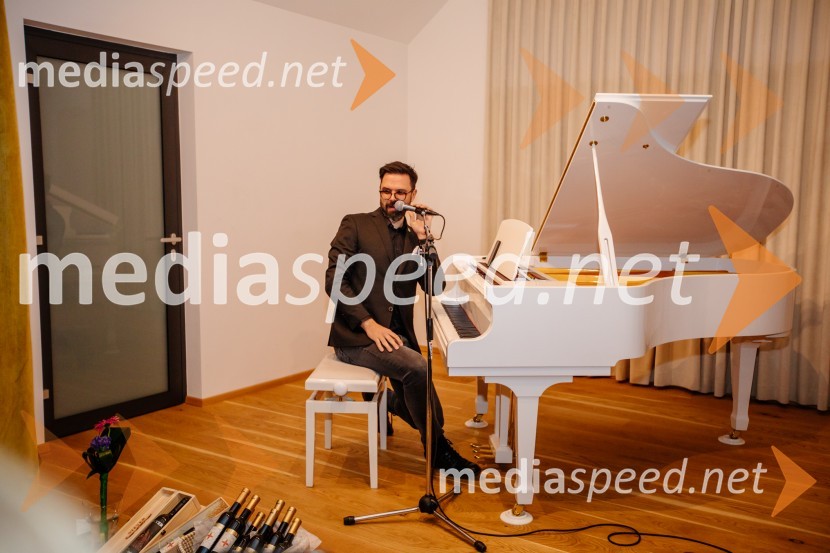  Petar Grašo, pevecKruh in vino, Tomaž Kavčič in Petar Grašo na posestvu Steyer