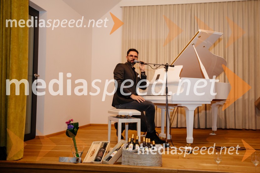  Petar Grašo, pevecKruh in vino, Tomaž Kavčič in Petar Grašo na posestvu Steyer