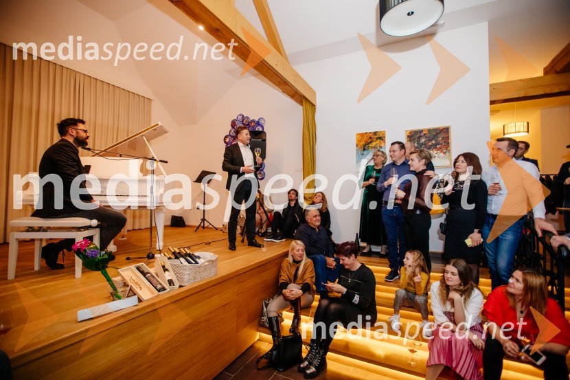  Petar Grašo, pevec;  Danilo Steyer,   vinar, Steyer Vina; vinski vitez, predsednik Vinske reprezentance SlovenijeKruh in vino, Tomaž Kavčič in Petar Grašo na posestvu Steyer