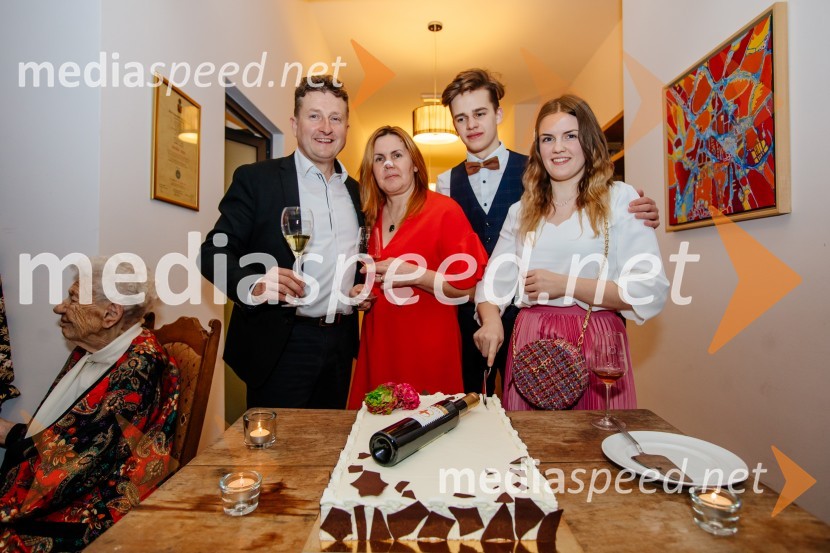  Danilo Steyer,   vinar, Steyer Vina; vinski vitez, predsednik Vinske reprezentance Slovenije;  Magda Steyer, Steyer Vina;  Mark Steyer, Steyer Vina;  Vaneja Steyer, Steyer VinaKruh in vino, Tomaž Kavčič in Petar Grašo na posestvu Steyer