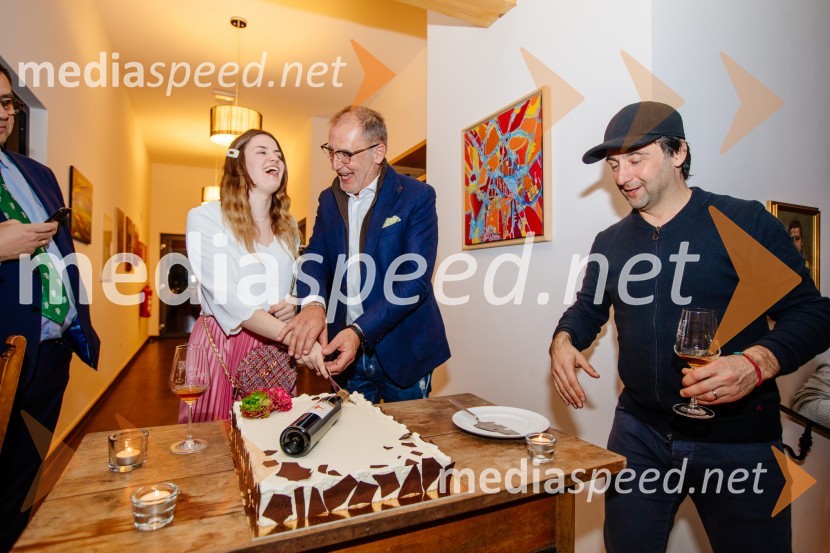  Vaneja Steyer, Steyer Vina;  ... ;  Tomaž Kavčič, kuharski mojster, Pri Lojzetu, Zemono, podpredsednik BASSKruh in vino, Tomaž Kavčič in Petar Grašo na posestvu Steyer