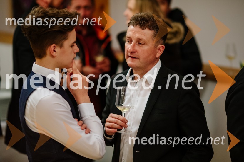  Mark Steyer, Steyer Vina;  Danilo Steyer,   vinar, Steyer Vina; vinski vitez, predsednik Vinske reprezentance SlovenijeKruh in vino, Tomaž Kavčič in Petar Grašo na posestvu Steyer