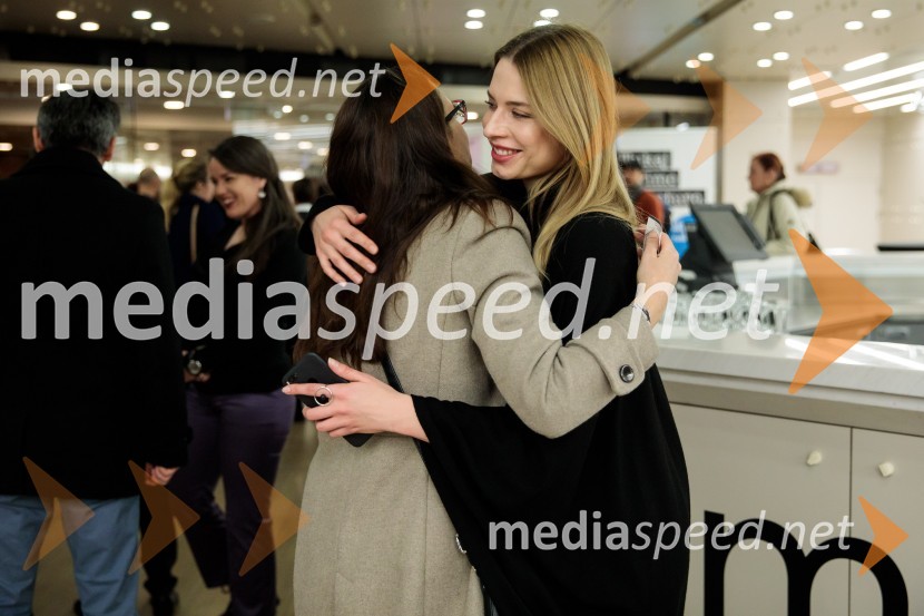  Marija  Ravnikar Dovč, vodja finančno-računovodske službe, Beletrina;  Sabina  Tavčar, producentka Dnevov poezije in vina, BaletrinaFabula - Otvoritev Festivala literature sveta