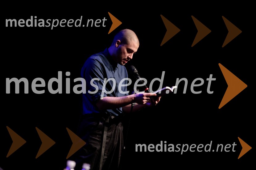  Benjamin Krnetić, igralecFabula - Otvoritev Festivala literature sveta