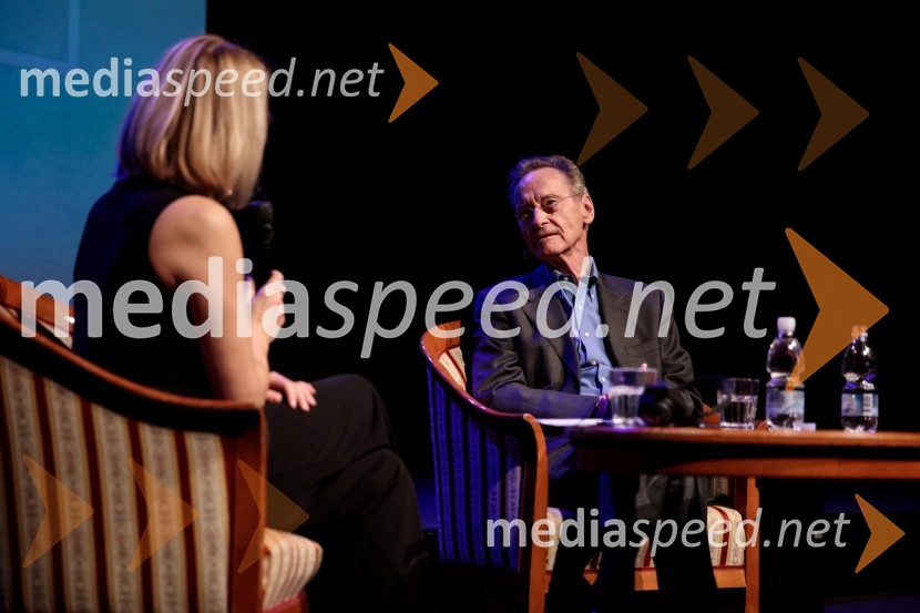  Ksenija Horvat,  novinarka in voditeljica;  Bernhard Schlink, pisateljFabula - Otvoritev Festivala literature sveta