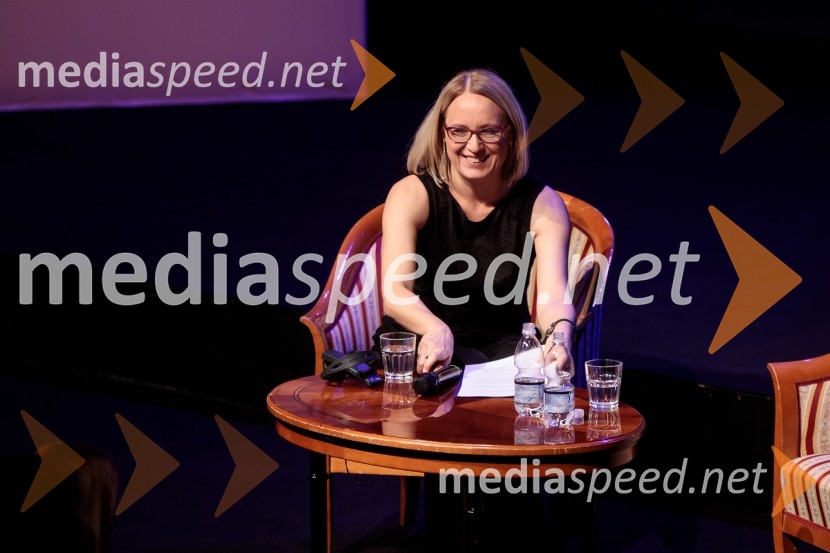  Ksenija Horvat,  novinarka in voditeljicaFabula - Otvoritev Festivala literature sveta