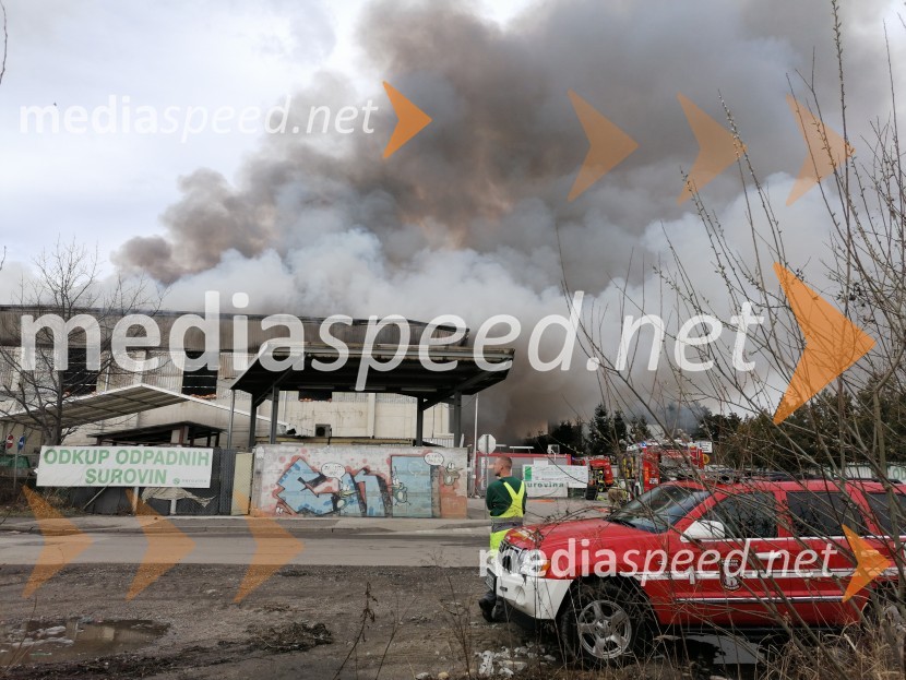 V Mariboru gori Surovina