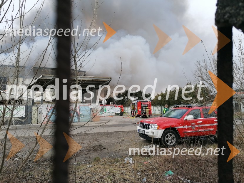 V Mariboru gori Surovina