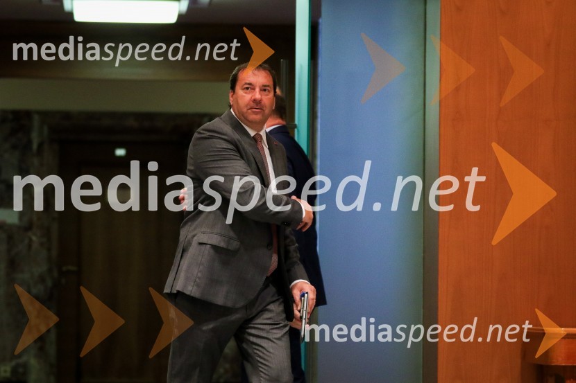  Marko Bandelli, služba vlade za razvoj in evropsko kohezijsko politikoNadaljevanje seje Državnega zbora