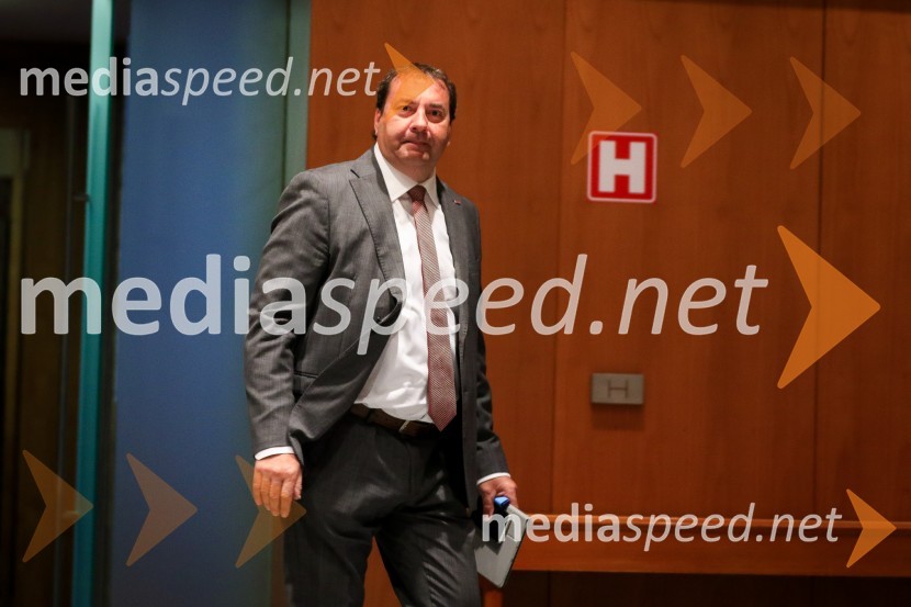  Marko Bandelli, služba vlade za razvoj in evropsko kohezijsko politikoNadaljevanje seje Državnega zbora