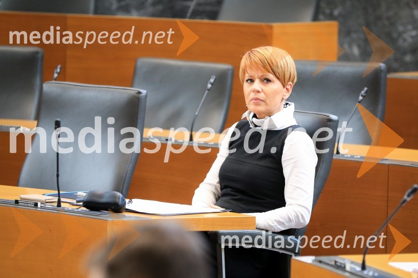 dr. Aleksandra Pivec, ministrica za kmetijstvo, gozdarstvo in prehrano RS, predsednica stranke DESUSNadaljevanje seje Državnega zbora