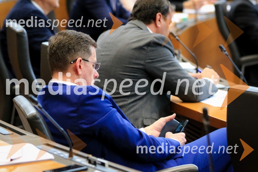  Jani  Möderndorfer, politik in  predsednik Košarkarskega kluba Union OlimpijaNadaljevanje seje Državnega zbora