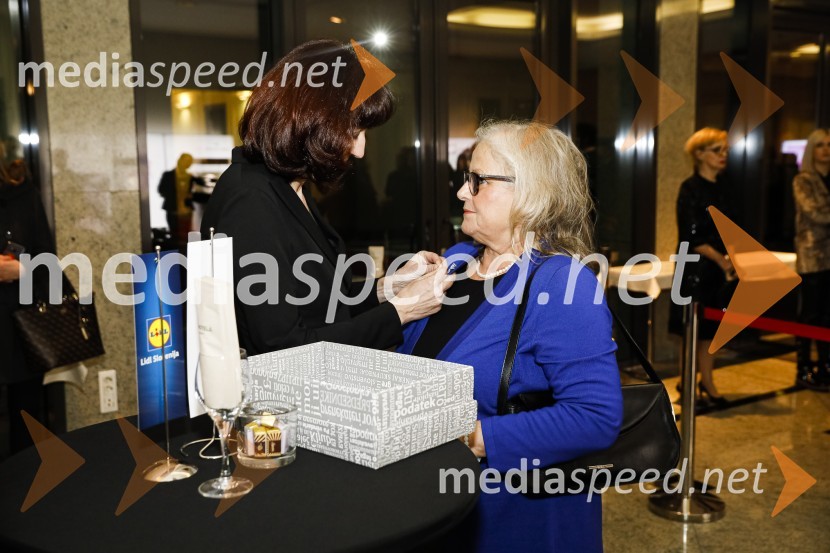  Sabina Obolnar, odgovorna urednica One in Onaplus;  Biserka Marolt Meden, poslovna direktorica, Pediatrična klinika LjubljanaOna desetletja je Jožica Maučec Zakotnik