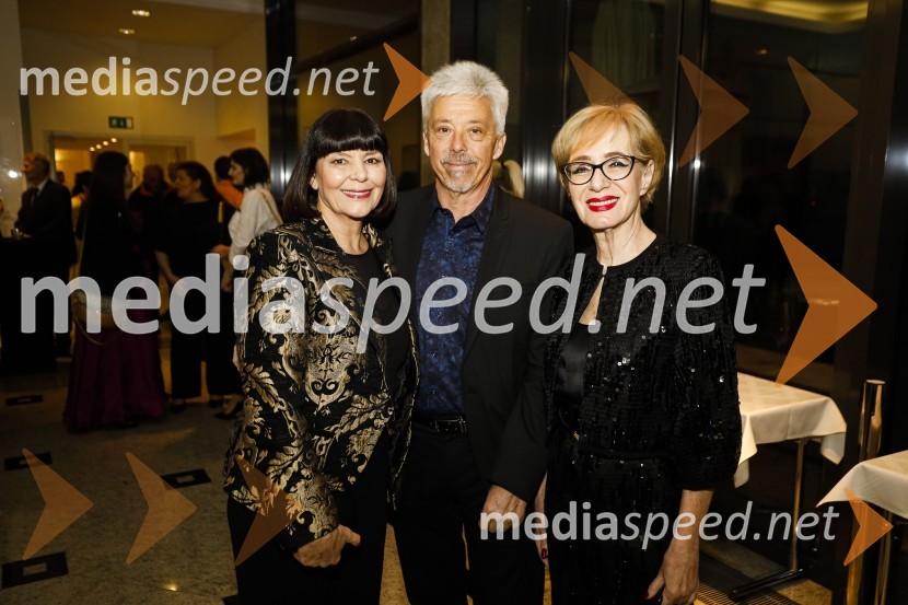  Nina Gazibara, nekdanja manekenka;  ... ;  Metka  Premerl, slavistkaOna desetletja je Jožica Maučec Zakotnik