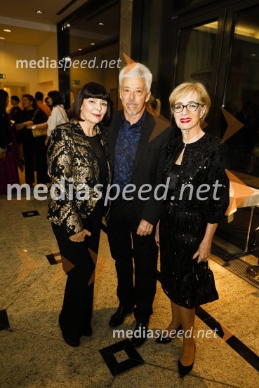  Nina Gazibara, nekdanja manekenka;  ... ;  Metka  Premerl, slavistkaOna desetletja je Jožica Maučec Zakotnik