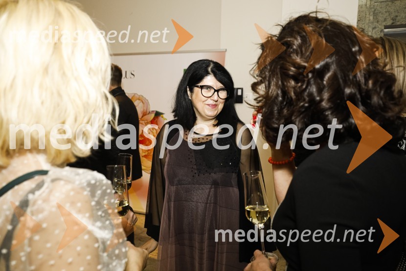  Judita Železnik, tržno komuniciranje, Kozmetike AfroditaOna desetletja je Jožica Maučec Zakotnik