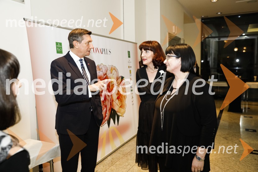  Borut Pahor, predsednik Republike Slovenije;  Sabina Obolnar, odgovorna urednica One in Onaplus;  Nataša  Luša, direktorica družbe Delo d.o.o.Ona desetletja je Jožica Maučec Zakotnik