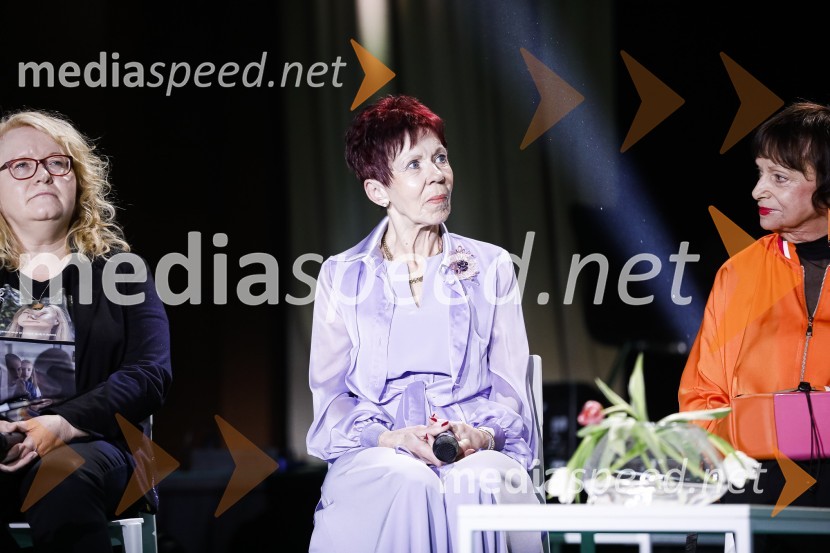  Maja Plaz, predsednica društva SOS-telefon;  Slavica Mrkun, predsednica slovenskega društva za terapijo s pomočjo psov; dr. Manca Košir, publicistkaOna desetletja je Jožica Maučec Zakotnik