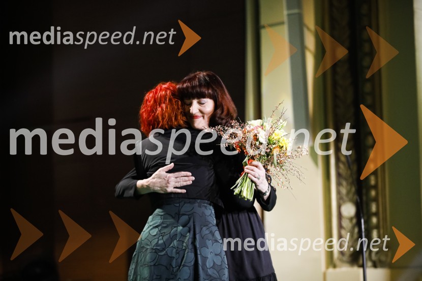  Jožica Maučec Zakotnik,  dr. med. spec., državna sekretarka na ministrstvu za zdravje ;  Sabina Obolnar, odgovorna urednica One in OnaplusOna desetletja je Jožica Maučec Zakotnik