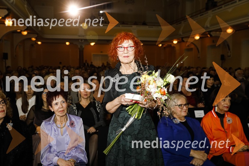  Slavica Mrkun, predsednica slovenskega društva za terapijo s pomočjo psov;  Jožica Maučec Zakotnik,  dr. med. spec., državna sekretarka na ministrstvu za zdravje ;  Biserka Marolt Meden, poslovna direktorica, Pediatrična klinika LjubljanaOna desetletja je Jožica Maučec Zakotnik