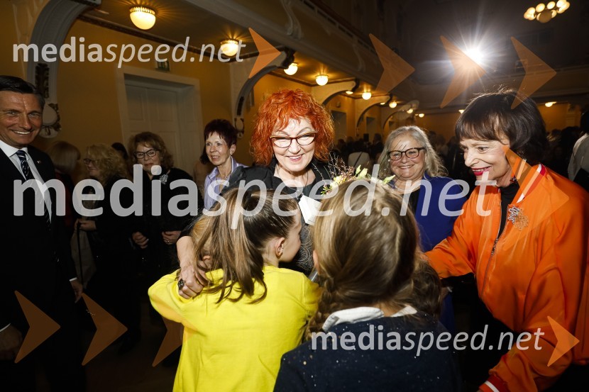  Jožica Maučec Zakotnik,  dr. med. spec., državna sekretarka na ministrstvu za zdravje ;  Biserka Marolt Meden, poslovna direktorica, Pediatrična klinika Ljubljana; dr. Manca Košir, publicistkaOna desetletja je Jožica Maučec Zakotnik