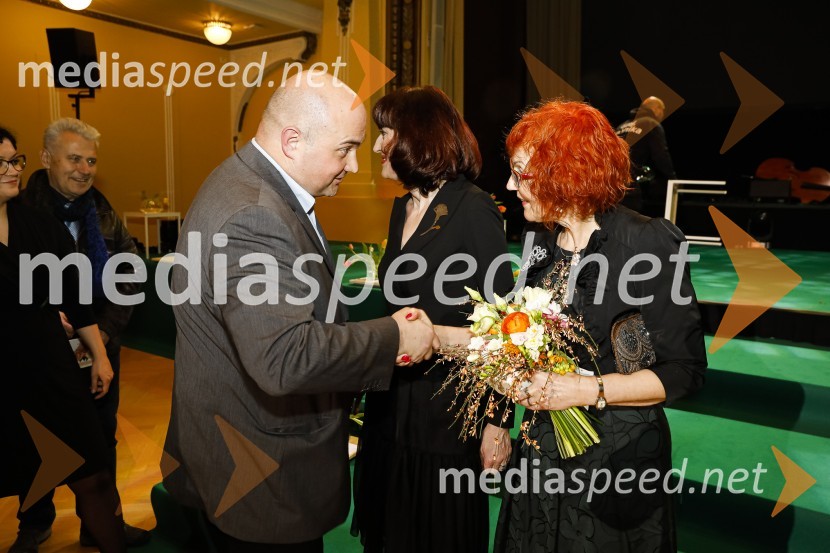  ... ;  Sabina Obolnar, odgovorna urednica One in Onaplus;  Jožica Maučec Zakotnik,  dr. med. spec., državna sekretarka na ministrstvu za zdravje Ona desetletja je Jožica Maučec Zakotnik