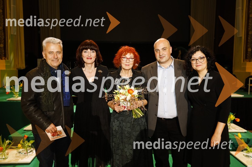  ... ;  Sabina Obolnar, odgovorna urednica One in Onaplus;  Jožica Maučec Zakotnik,  dr. med. spec., državna sekretarka na ministrstvu za zdravje ;  ... ;  ... Ona desetletja je Jožica Maučec Zakotnik