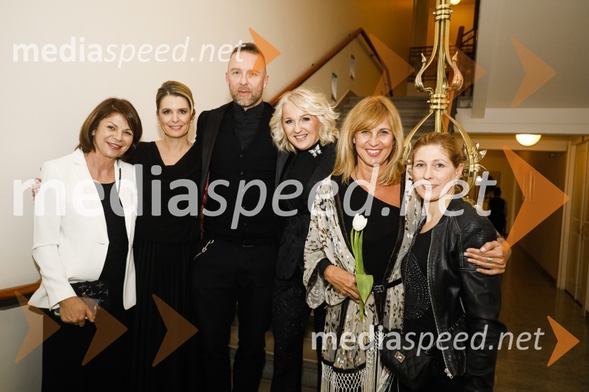  Lidija Pavlin, agencija Nicha;  Bernarda Žarn, voditeljica;  Matej Filipčič, režiser;  Alenka Godec, pevka;  Marjeta Kljajič, agencija Nicha;  Andreja Comino, novinarkaOna desetletja je Jožica Maučec Zakotnik