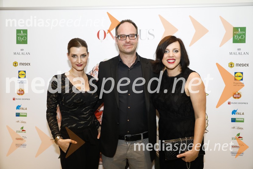  Kristina Škrlj, vodja marketinga pri podjetju Stillmark;  Klemen Porenta;  Petra Košir, oglasno trženje edicij GLOSSOna desetletja je Jožica Maučec Zakotnik