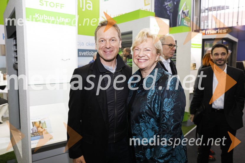  ... ;  Sabrina Pečelin, vodja odnosov z javnostmi pri Porsche Slovenija d.o.o.Tiskovna konferenca podjetij Porsche Slovenija in Marles hiše